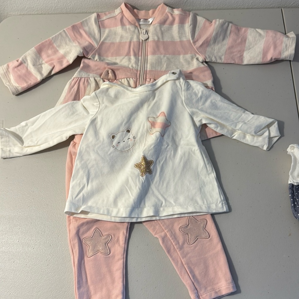 Worn ONCE Mayoral 3 piece set with cat detail 4-6 months